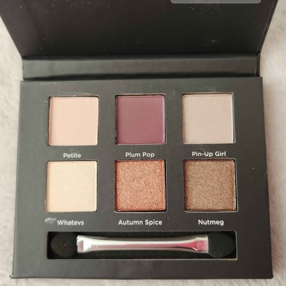 Ulta Beauty Black and Gold Makeup Palette